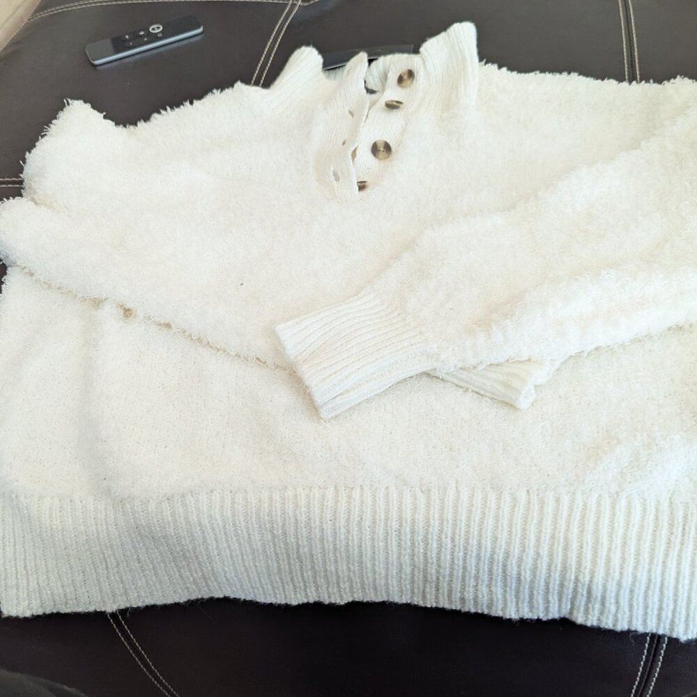 Fuzzy button pullover